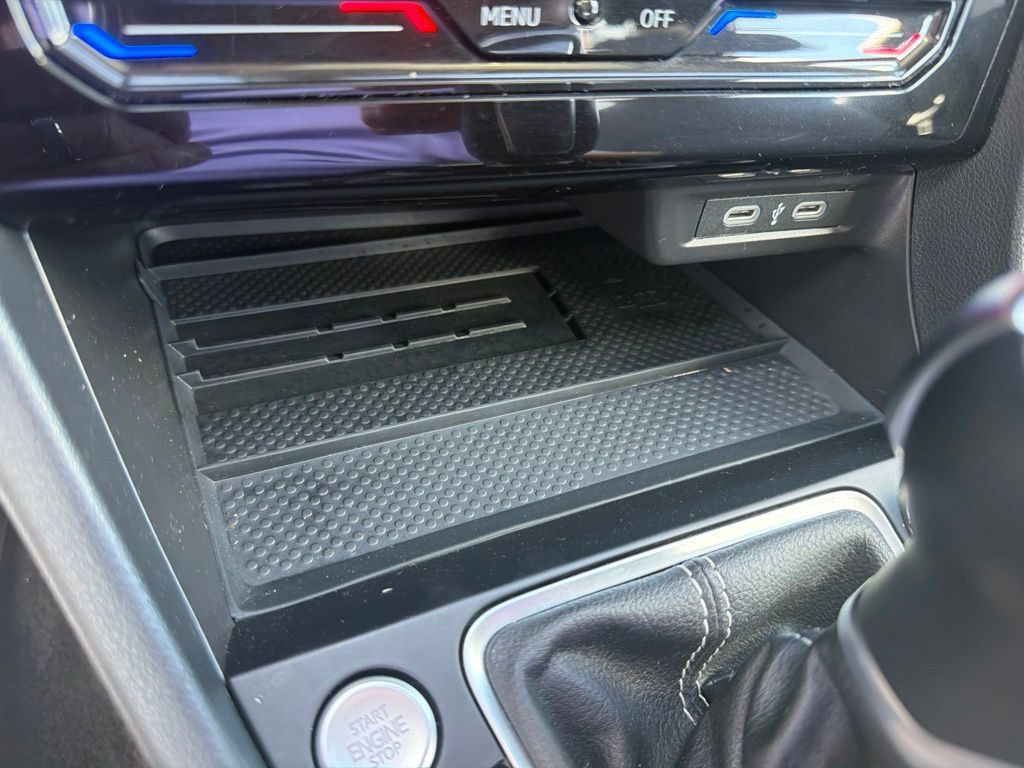 Used 2025 Volkswagen Jetta SE FWD image 19