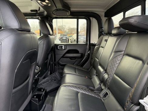 Certified 2021 Jeep Gladiator Overland image 32