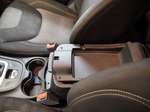 Used 2018 Jeep Cherokee Latitude w/ Altitude Package image 22