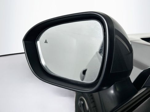 Used 2025 Nissan Rogue SV w/ SV Premium Package FWD image 16
