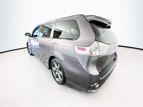 Used 2020 Toyota Sienna SE w/ SE Preferred Package FWD image 5