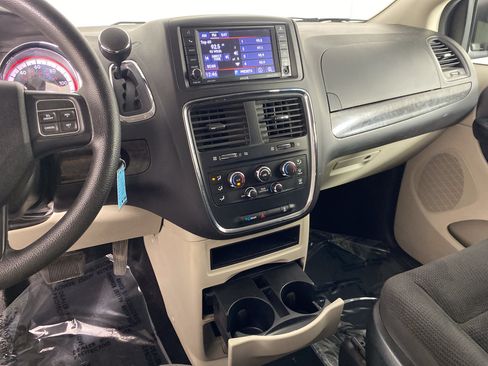 Used 2019 Dodge Grand Caravan SE w/ UConnect Hands-Free Group FWD image 25