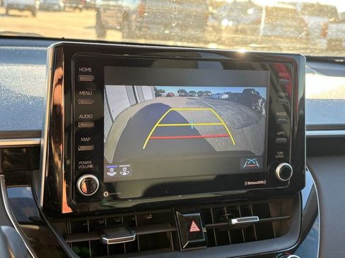 Used 2022 Toyota Corolla Cross XLE image 11