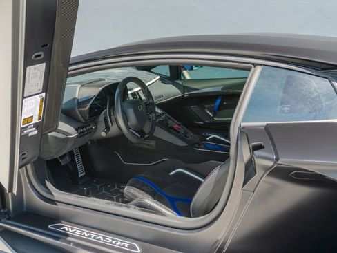 Used 2019 Lamborghini Aventador SVJ AWD/4WD image 57