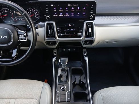 Used 2022 Kia Sorento S w/ Panoramic Sunroof Package FWD image 3
