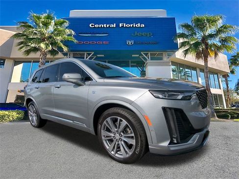 Used 2025 Cadillac XT6 Premium Luxury w/ Technology Package image 2