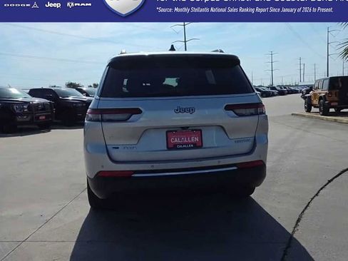 Used 2022 Jeep Grand Cherokee L Limited AWD/4WD image 7