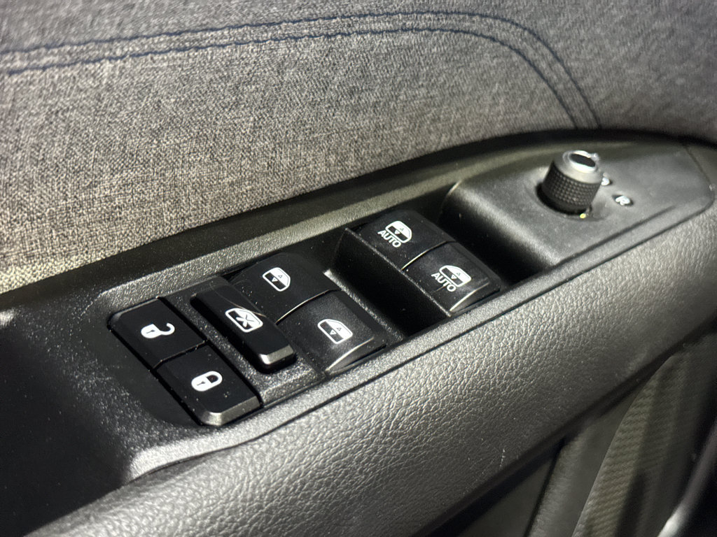 Used 2024 Jeep Compass Latitude AWD/4WD image 32