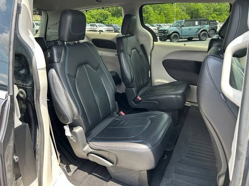 Used 2021 Chrysler Pacifica Touring-L w/ Premium & Safety Sphere Group FWD image 38