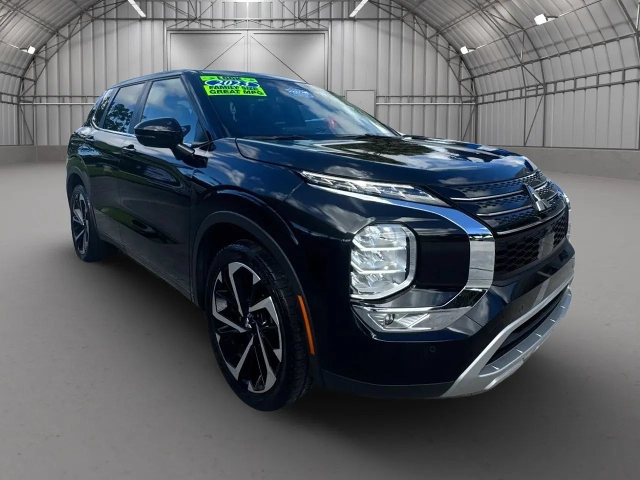 Used 2023 Mitsubishi Outlander SE FWD image 8