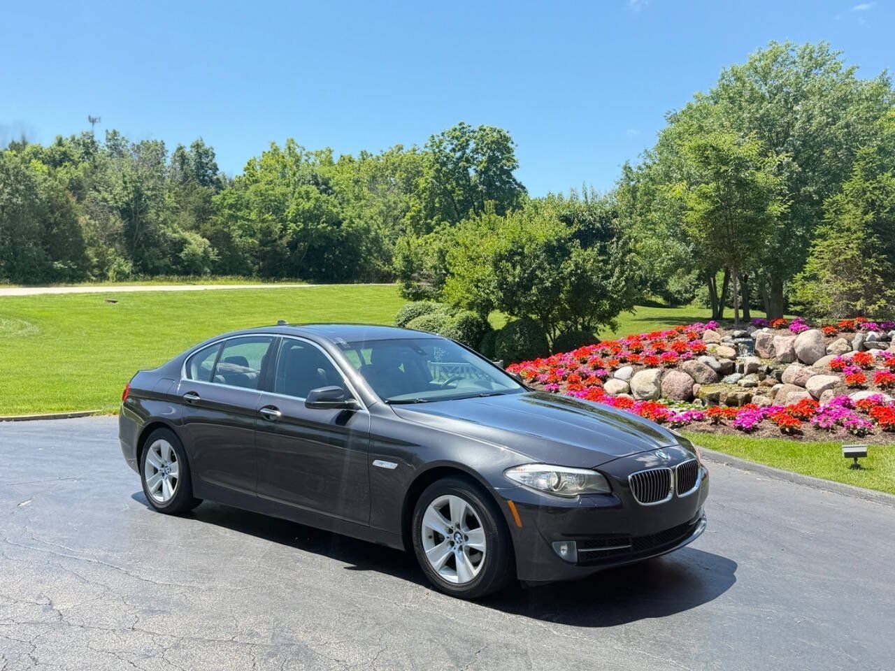 Used 2013 BMW 528i xDrive Sedan AWD/4WD image 1