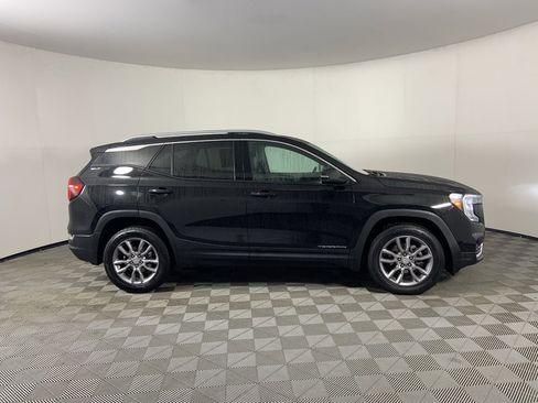Used 2022 GMC Terrain SLT image 2