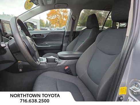 Used 2022 Toyota RAV4 LE image 15