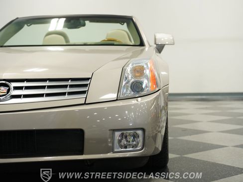 Used 2004 Cadillac XLR image 19
