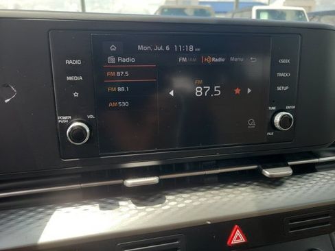 Used 2022 Kia Carnival LX FWD image 30