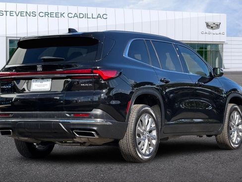 Used 2025 Buick Enclave Preferred image 3