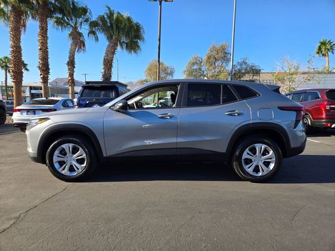 Used 2025 Chevrolet Trax LS FWD image 3