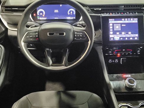 Used 2023 Jeep Grand Cherokee Laredo image 22