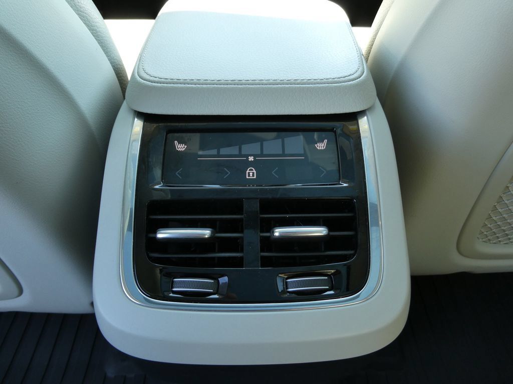 Used 2021 Volvo XC90 T5 Momentum w/ Advanced Package AWD/4WD image 21