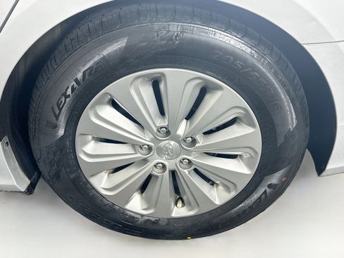 Used 2016 Hyundai Sonata SE FWD image 11