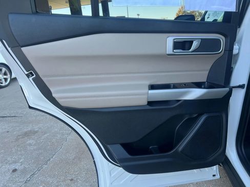 Used 2022 Ford Explorer XLT w/ Equipment Group 202A image 15