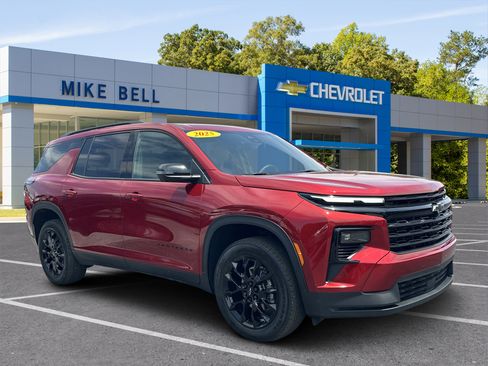 Used 2025 Chevrolet Traverse LT w/ Midnight/Sport Edition FWD image 1