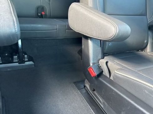 Used 2024 Chevrolet Suburban Premier image 38