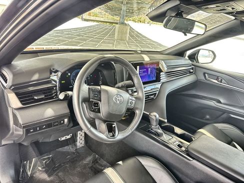 Used 2025 Toyota Camry SE image 2