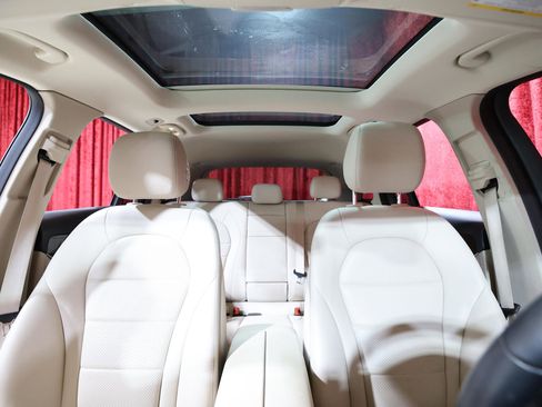 Used 2021 Mercedes-Benz GLC 300 image 25