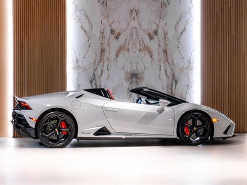 Used 2023 Lamborghini Huracan EVO image 5