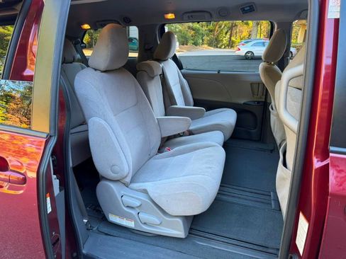 Used 2016 Toyota Sienna LE image 15