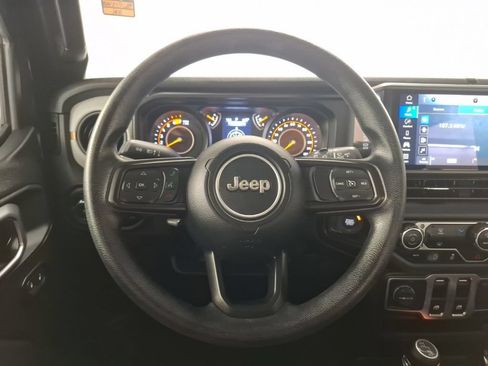 Used 2025 Jeep Wrangler Sport AWD/4WD image 17