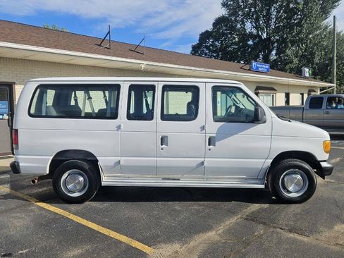 Used 2006 Ford E-350 and Econoline 350 XLT RWD image 3