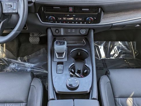 Used 2024 Nissan Rogue Platinum w/ Platinum Premium Package image 21