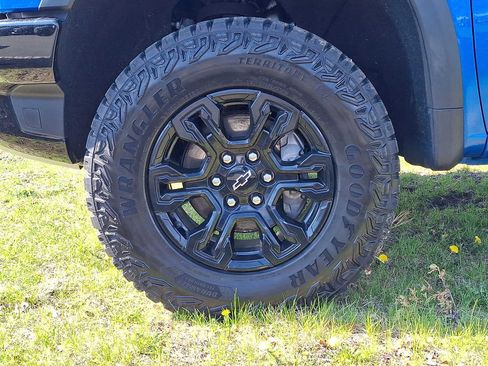 Used 2023 Chevrolet Silverado 1500 ZR2 w/ Technology Package image 8