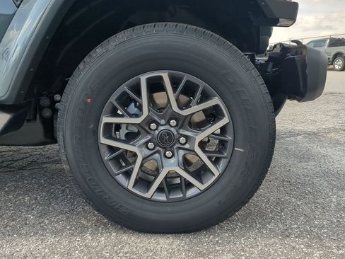New 2026 Jeep Wrangler Unlimited Sahara AWD/4WD image 9