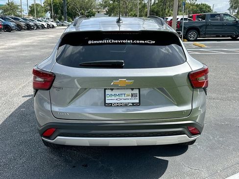 Used 2025 Chevrolet Trax LT w/ LT Convenience Package FWD image 6