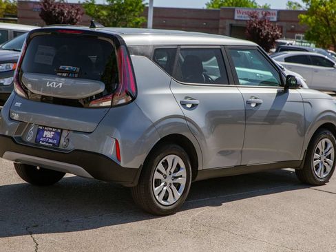 Used 2024 Kia Soul LX FWD image 5
