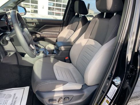 Used 2025 Toyota Tacoma TRD Sport image 10