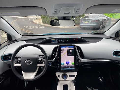 Used 2017 Toyota Prius Prime Premium image 38