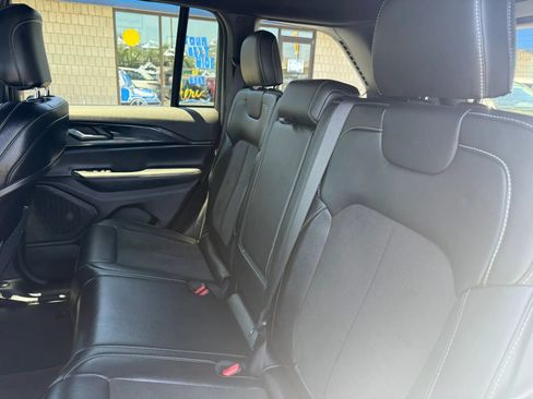 Used 2023 Jeep Grand Cherokee Altitude AWD/4WD image 20