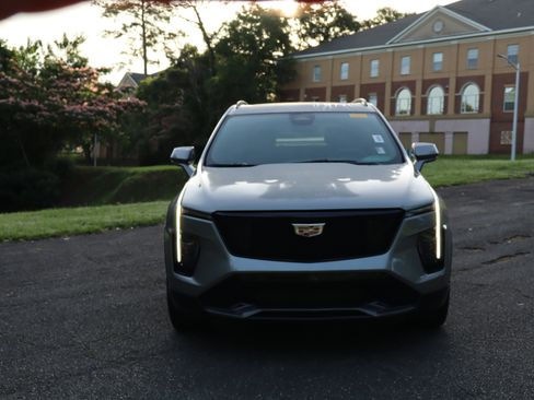 Used 2024 Cadillac XT4 Sport w/ Technology Package FWD image 10