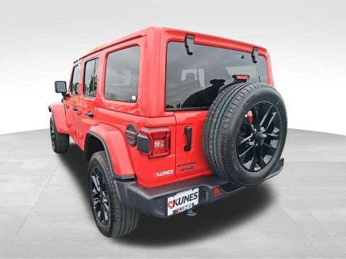 Used 2025 Jeep Wrangler Unlimited Sahara w/ Safety Group AWD/4WD image 8