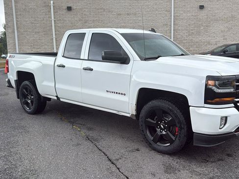Used 2018 Chevrolet Silverado 1500 LT w/ Redline Edition image 2