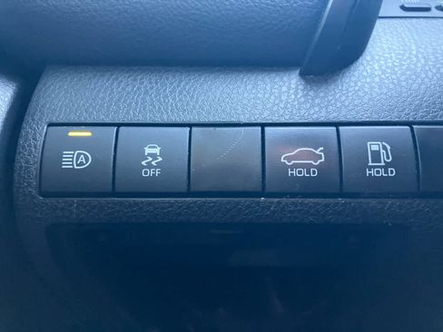 Used 2024 Toyota Camry SE image 11