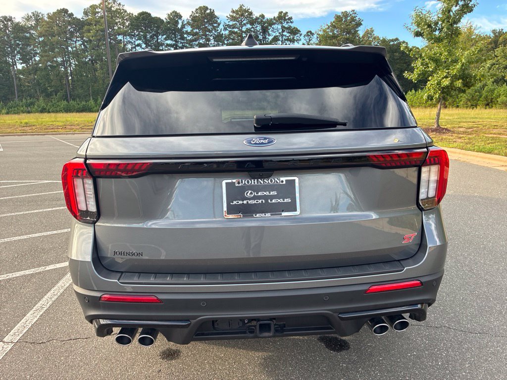 Used 2025 Ford Explorer ST AWD/4WD image 7