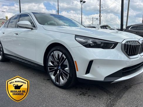 Used 2024 BMW i5 eDrive40i w/ Convenience Package image 10