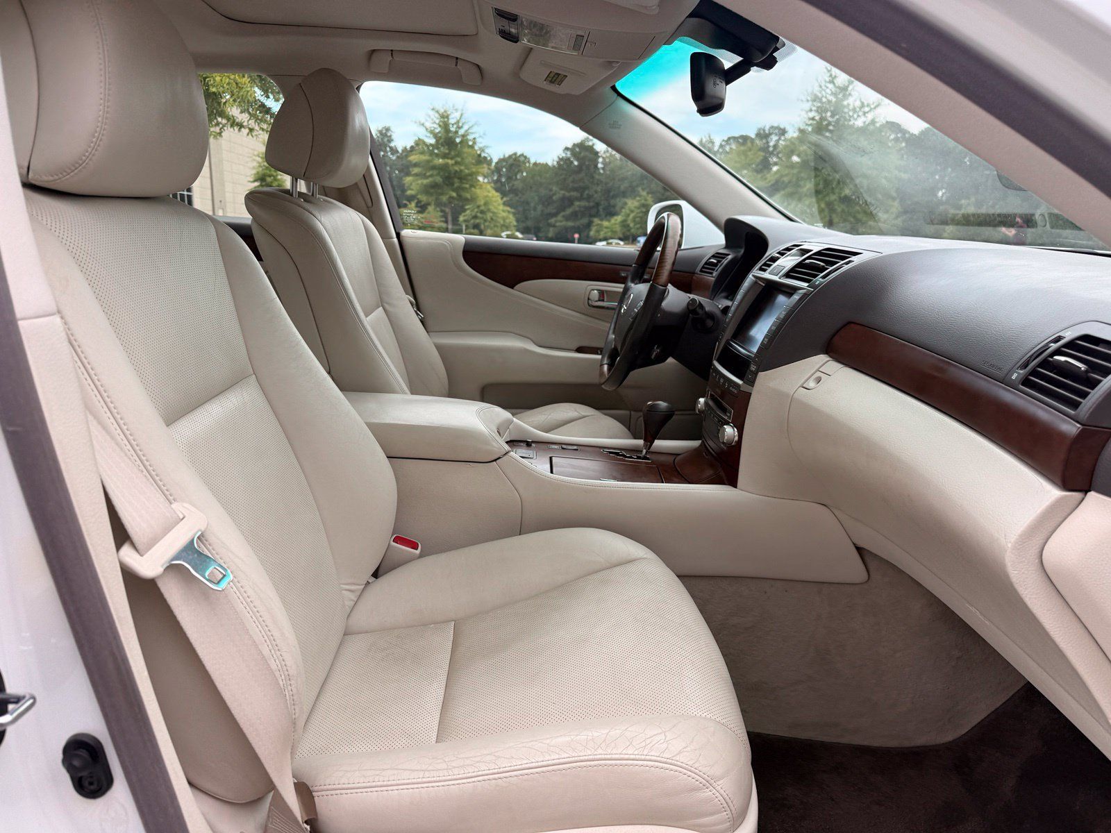 Used 2011 Lexus LS 460 w/ Comfort Pkg RWD image 36