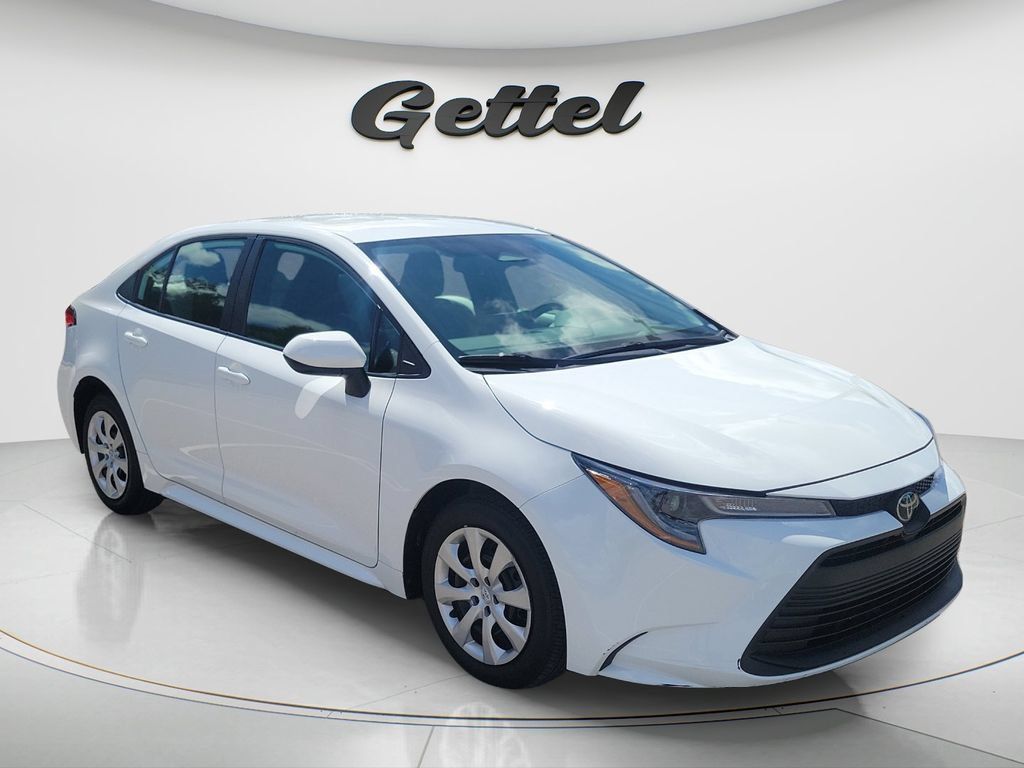 Certified 2025 Toyota Corolla LE FWD image 3