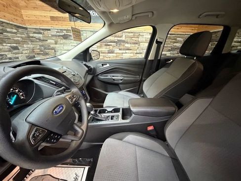 Used 2017 Ford Escape SE image 11